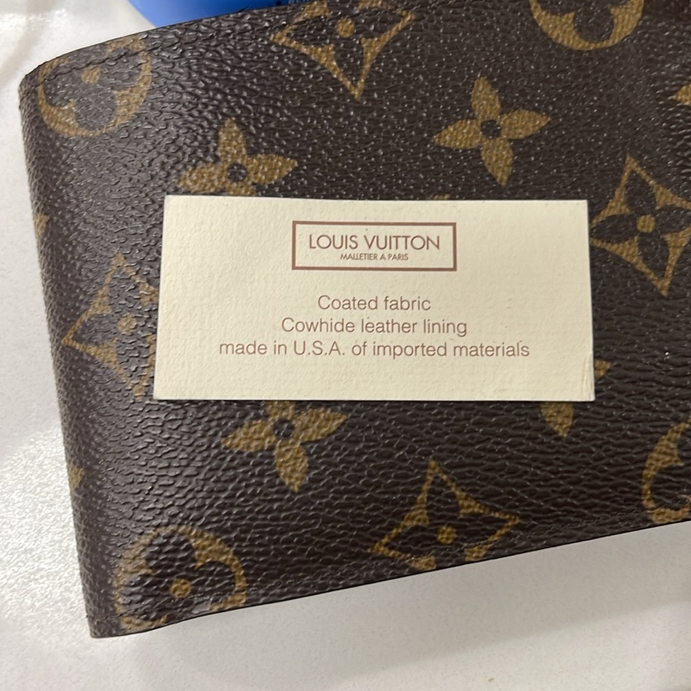 Authentic like new Louis Vuitton, billfold wallet, classic monogram genuine